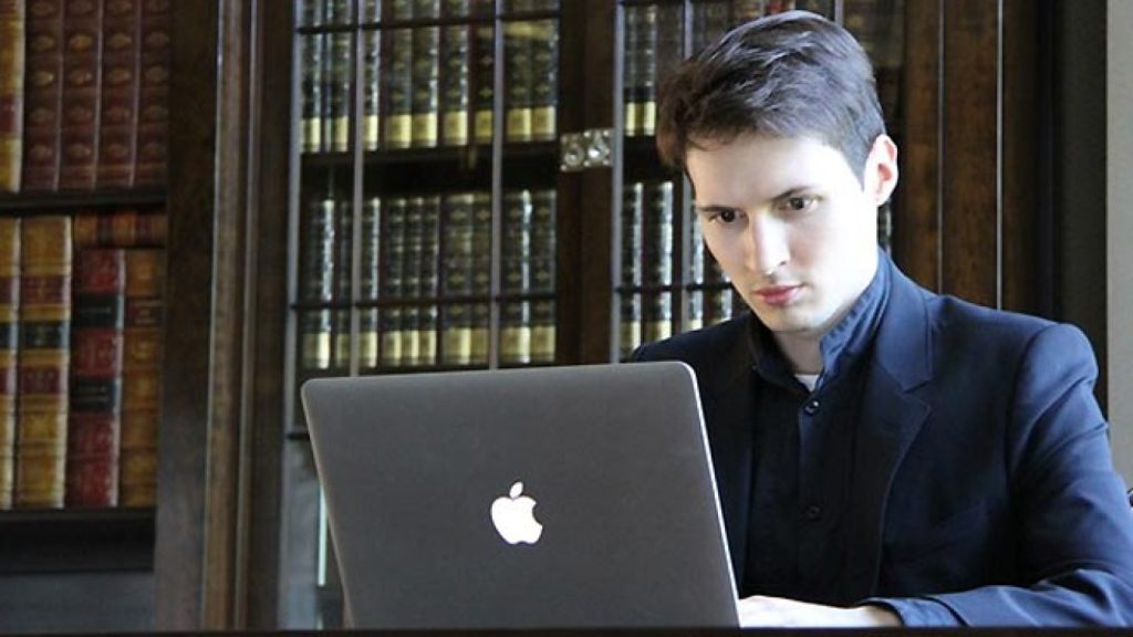 Pavel Durov 在 VKontakte 辦公室；象徵他從 VK 轉向創立 Telegram